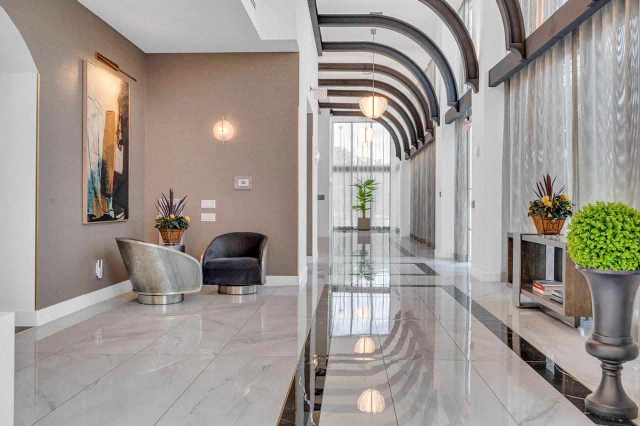 Beautiful With King Bed & Free Parking