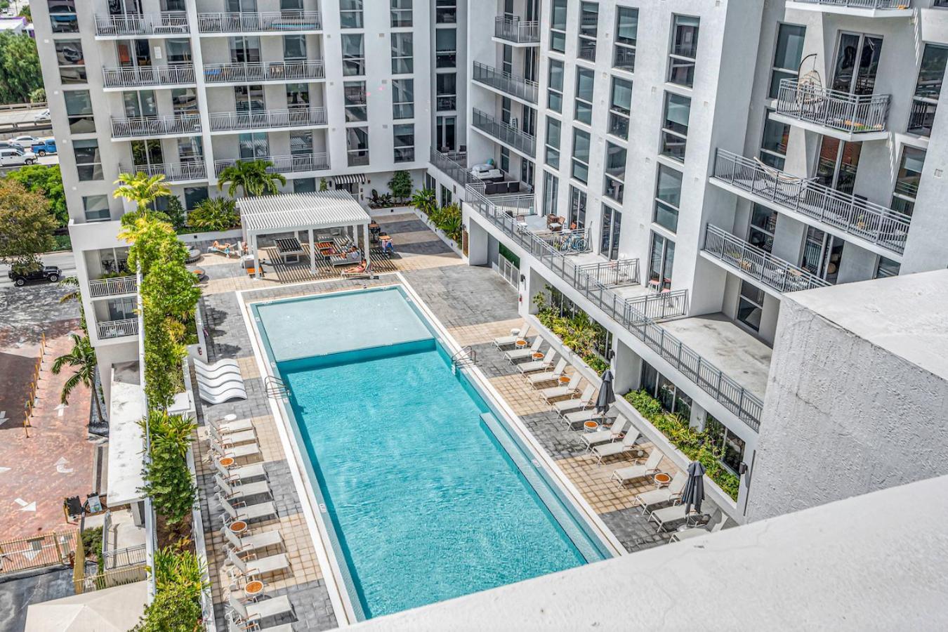 Apartment Beautiful With King Bed & Free Parking