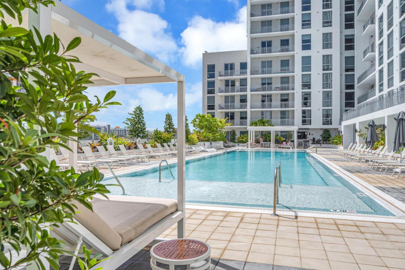 Beautiful With King Bed & Free Parking